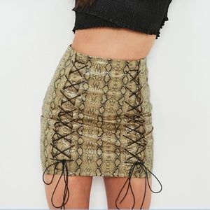 MissGuided Tall SnakePrint Lace Up Mini Skirt S10
